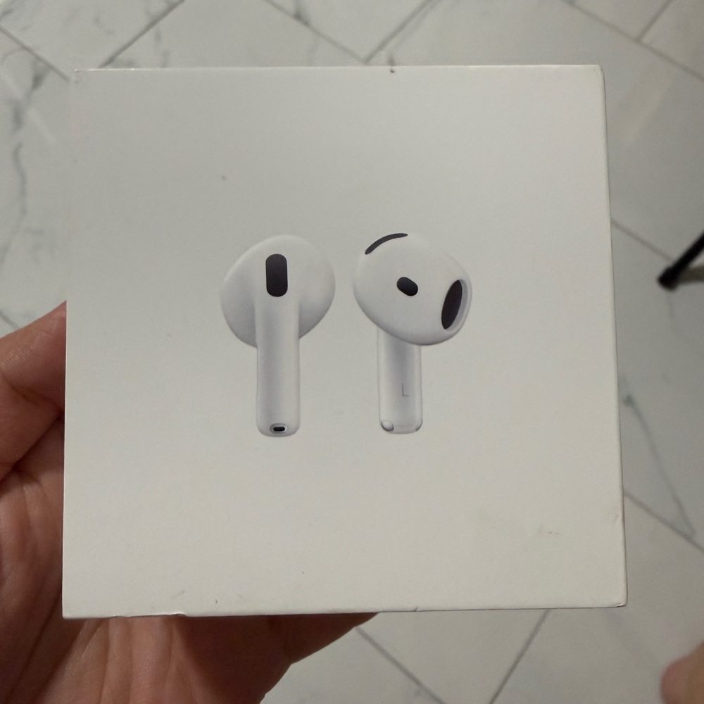 Wireless Earbuds in White
